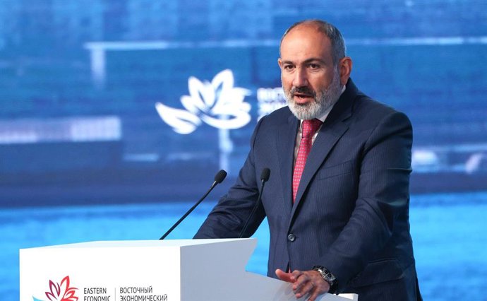 Archivo - HANDOUT - 07 September 2022, Russia, Vladivostok: Armenian Prime Minister Nikol Pashinyan speaks during a plenary session of the Eastern Economic Forum under the theme "Towards a multipolar world". Photo: -/Kremlin/dpa - ATTENTION: editorial u