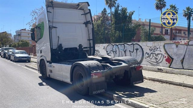 Camión con remolque robado en la zona del Aljarafe y localizado en el Polígono Norte de Sevilla.