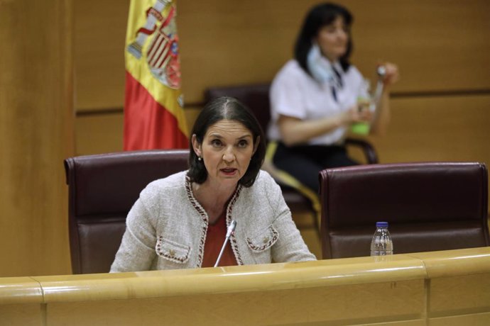 Archivo - La ministra de Industria, Comercio y Turismo, Reyes Maroto, comparece en el Senado en comisión de su departamento. En Madrid (España), a 10 de junio de 2020.
