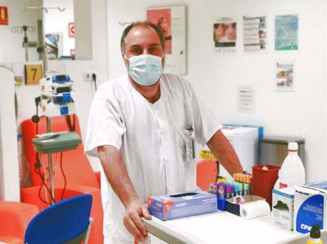 David Pérez Martínez, enfermero del servicio de Oncología del Valme desde hace 20 años.
