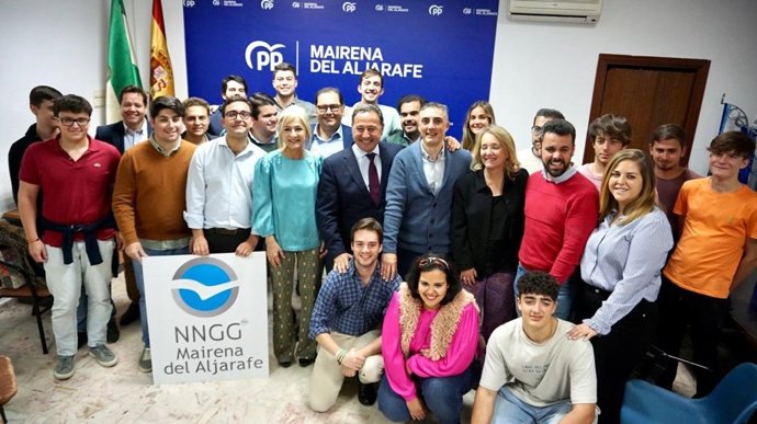 Encuentro de dirigentes del PP con jóvenes en Mairena del Aljarafe.