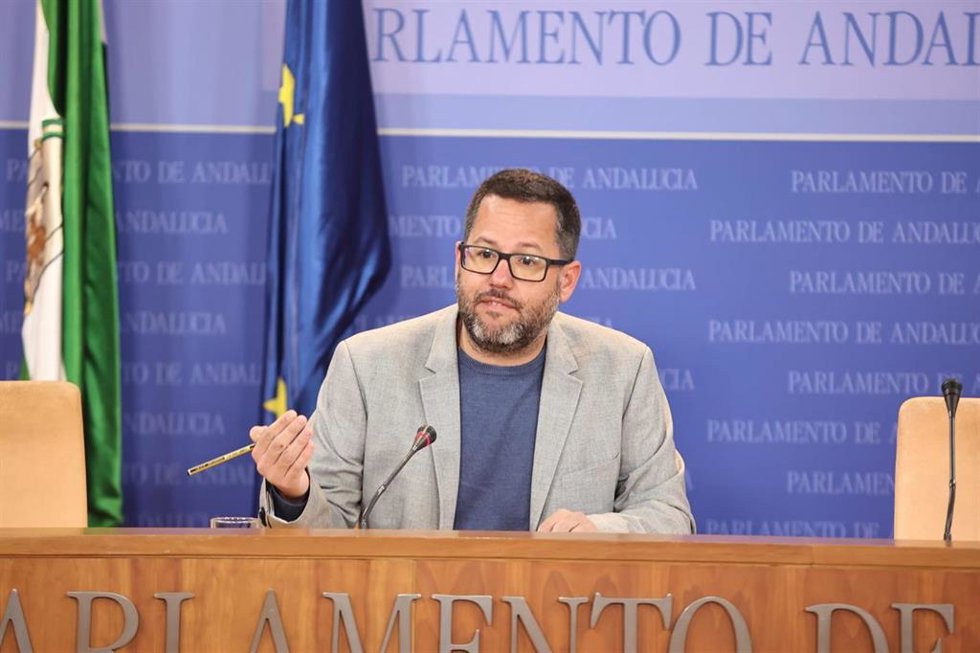 El portavoz parlamentario de Adelante Andalucía, José Ignacio García, este miércoles en rueda de prensa.