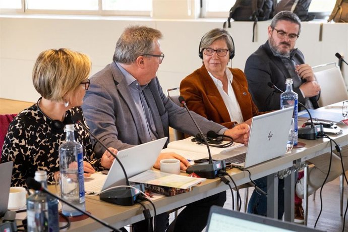 La conselleira do Mar, Rosa Quintana, inaugura la última jornada de este consejo consultivo