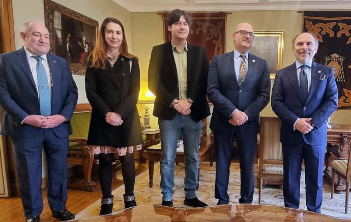 De izquierda a derecha, Antonio Fueyo, Cristina González Morán, Borja Sánchez, Domnec Espriu e Ignacio Villaverde.