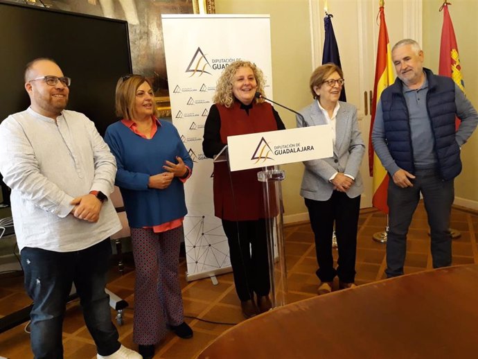 La vicepresidenta de la Diputación de Guadalajara y diputada delegada de Economía y Hacienda, Susana Alcalde, presentando el informe de liquidación del presupuesto de la Institución provincial