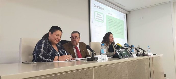 Autoridades en la presentación del programa 'Córdoba Provincia de Oportunidades (Cordepro)'.