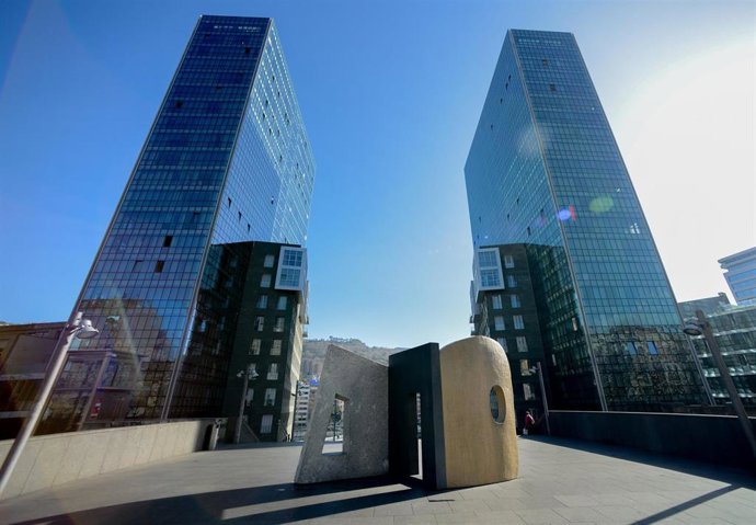 Escultura "Topaketa", de Mikel Lertxundi