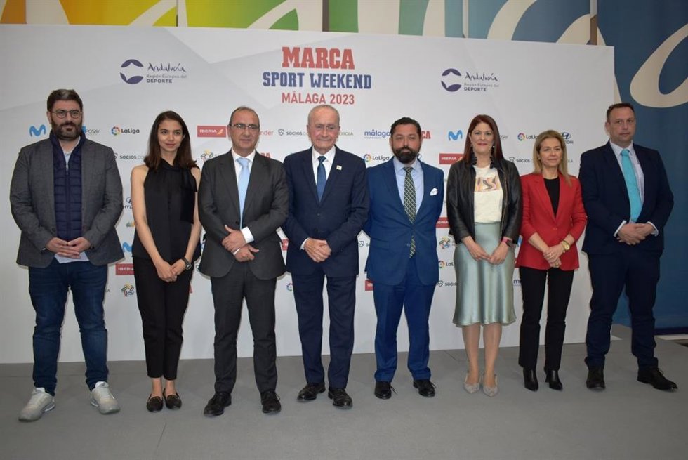 Autoridades durante la presentación del evento.