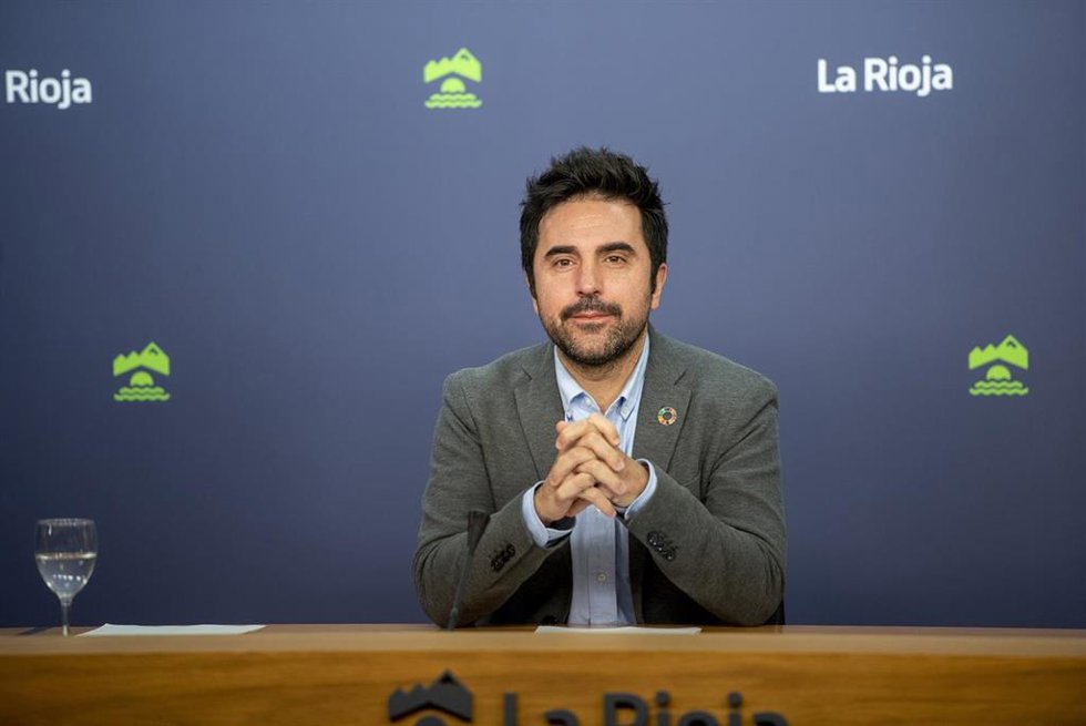 Archivo - El portavoz del Ejecutivo regional, Álex Dorado.