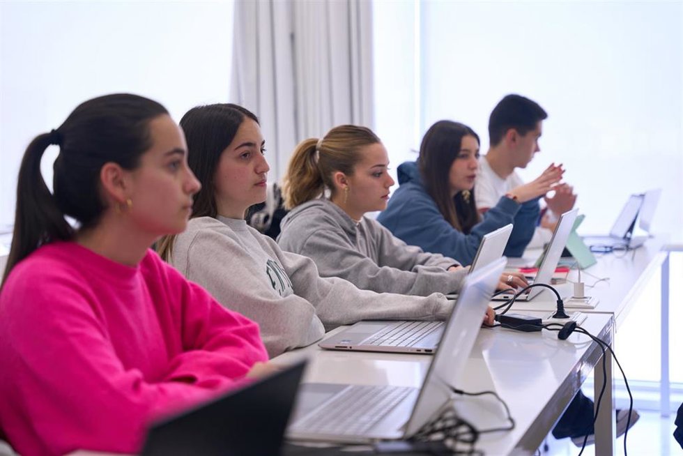 En esta publicación se explica cómo el ciudadano puede consumir información, pero sin comprender los mensajes que llegan a travéss de la tecnología