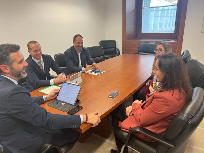 El consejero de Sostenibilidad, Medio Ambiente y Economía Azul, Ramón Fernández-Pacheco, se reúne con Ecoembes.