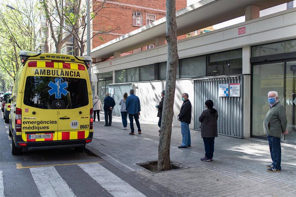 Archivo - Ambulancia de Sistema de Emergencias Médicas (SEM) de la Generalitat de Cataluña, en Barcelona/Catalunya (España)