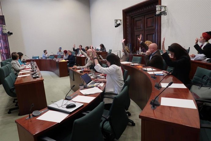Votos a favor de la comparecencia del conseller Carles Campuzano en la comisión de Derechos Sociales del Parlament de Catalunya.
