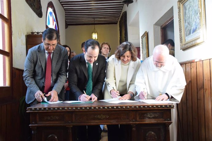 Firma del acuerdo para sumar la Casa de los Mercedarios de Herencia a la Red de Hospederías de C-LM