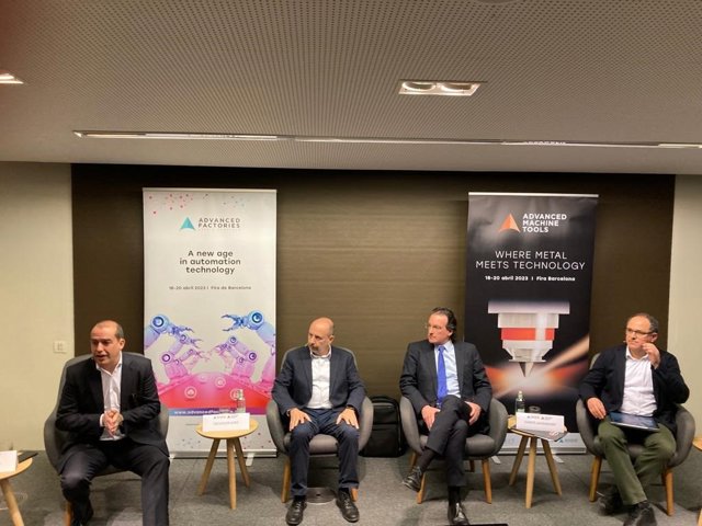 (I-D) El Director General De Advanced Factories, Albert Planas; El Presidente, Salvador Giró; El Presidente De Advanced Machine Tools (AMT), Xabier Arambarri, y el Director De Industry 4.0 Congress, Óscar Iñigo.