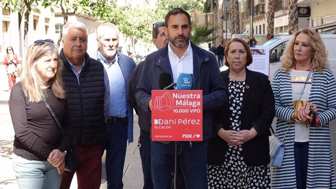 El candidato socialista a la Alcaldía de Málaga, Daniel Pérez, en rueda de prensa