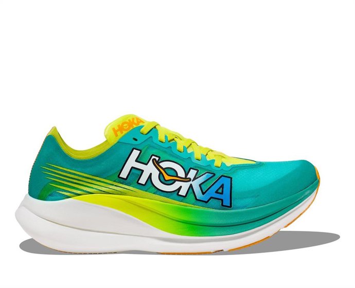 Hoka redefine la zapatilla Rocket X 2 para los atletas más competitivos.