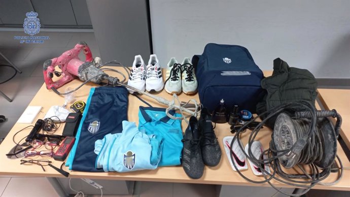 Herramientas y objetos robados intervenidos por la Policía a un sospechoso en Son Dureta.