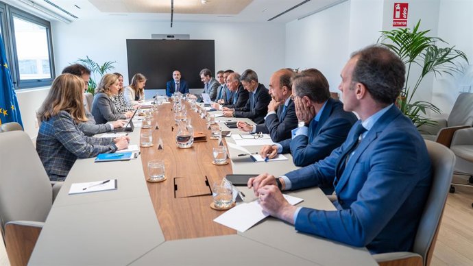 La vicepresidenta Nadia Calviño se reúne con presidentes y directivos de las fundaciones bancarias. El 15/03/2023.