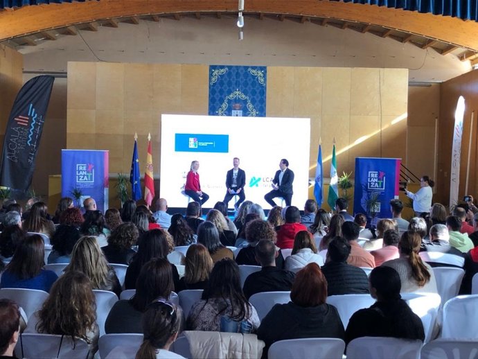 Este miércoles 'Relanza-T' ha celebrado una gala de coaching y networking con la participación de empresas locales y los actores Alberto López y Alfonso Sánchez de 'Los Compadres'.