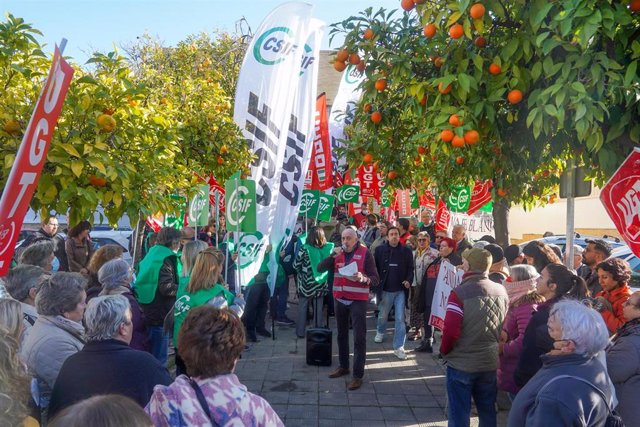 Archivo - Protesta en Sevilla para reclamar al Servicio Andaluz de Salud (SAS) un pacto por la atención primaria, foto de archivo
