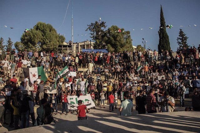 Archivo - Manifestación en 2020 en Idlib contra el régimen de Bashar al Assad en Siria (archivo)