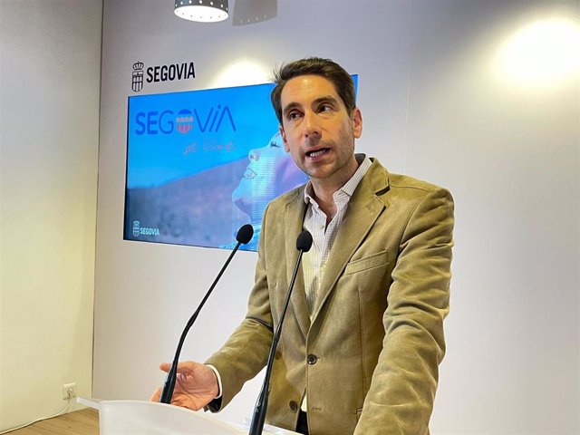 El concejal de Turismo presenta la nueva marca promocional de Segovia.