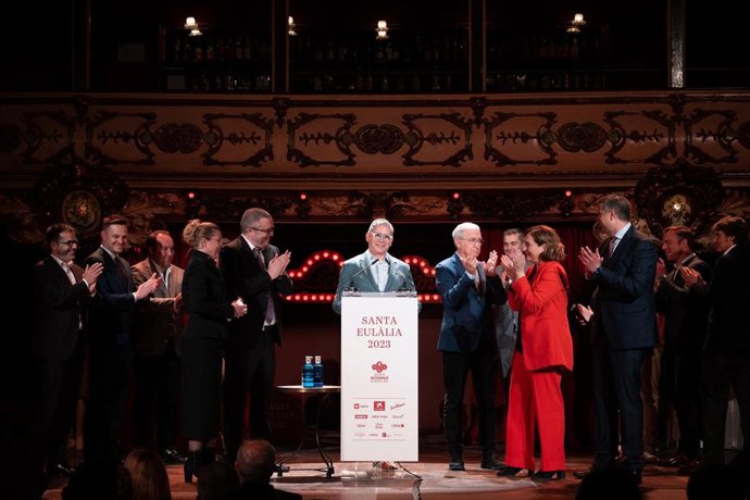 Boris Izaguirre pronuncia el pregón de Santa Eulalia del Gremi de Restauració de Barcelona.