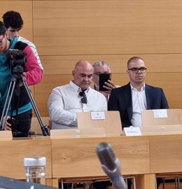 El mediador Antonio Navarro Tacoronte en el pleno extraordinario del Cabildo de Tenerife