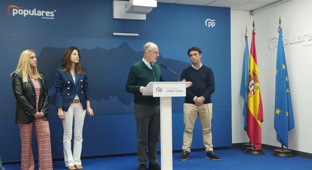 Diego Canga con Gemma García, Susana Fernández Arias y Andrés Ruiz.