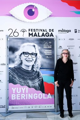 La script Yuyi Beringola, Premio Ricardo Franco-Academia de Cine en el 26 Festival de Cine de Málaga.