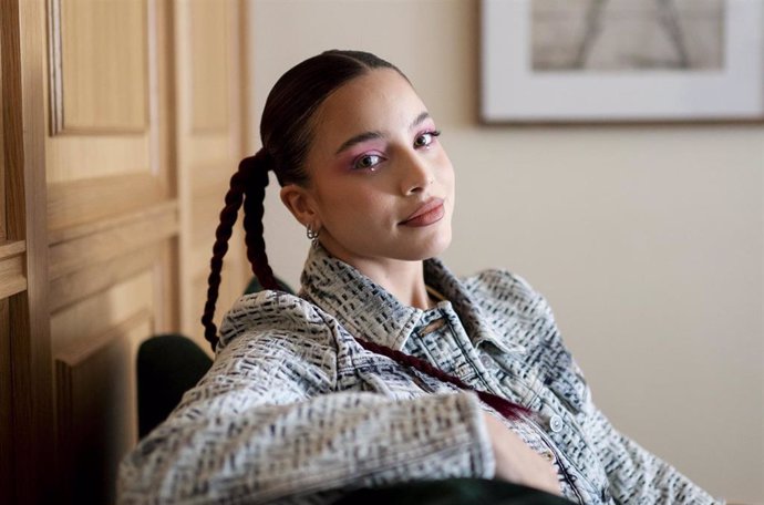 La cantante argentina Emilia Mernes posa durante una entrevista para Europa Press, en el Hotel Bless, a 15 de marzo de 2023, en Madrid (España). 
