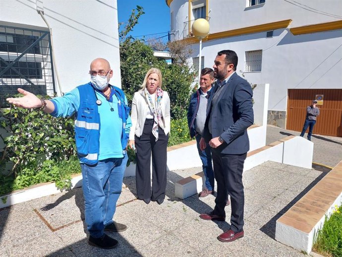 La delegada territorial de Salud en Cádiz, Eva Pajares, se desplaza a Algar para comprobar in situ la situación de su centro sanitario
