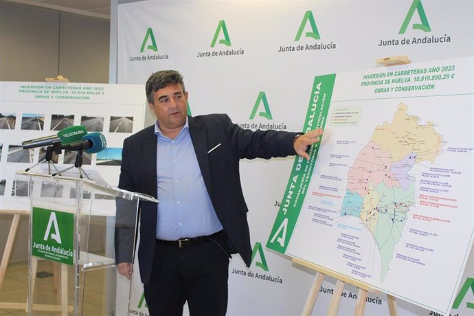 El delegado de Fomento, Articulación del Territorio y Vivienda de la Junta en Huelva, José Manuel Correa, en rueda de prensa.