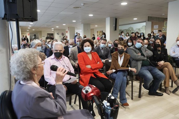 La presidenta Chivite y el resto de autoridades presentes en la conmemoración del 50 aniversario de la residencia El Vergel