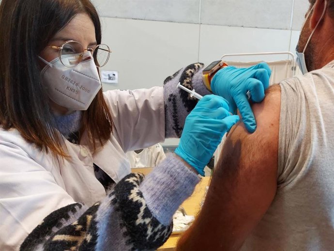 Archivo - Jornada de vacunación de refuerzo contra la COVID-19 