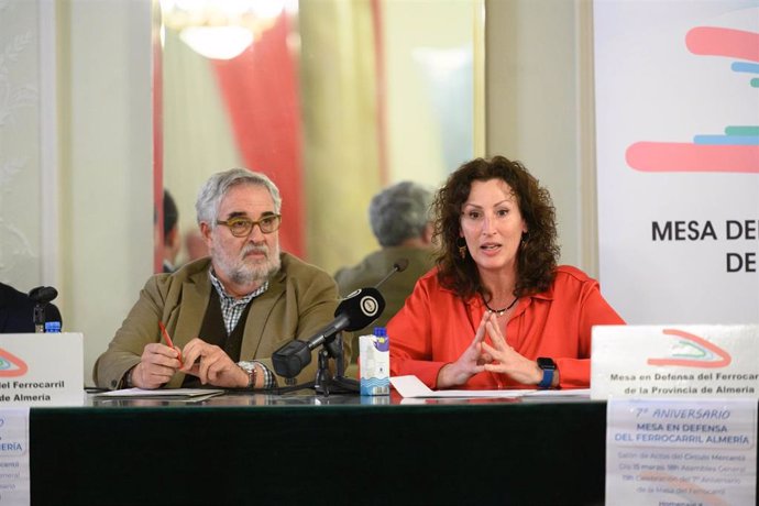 La alcaldesa de Almería, María del Mar Vázquez, en el séptimo aniversario de la Mesa del Ferrocaril