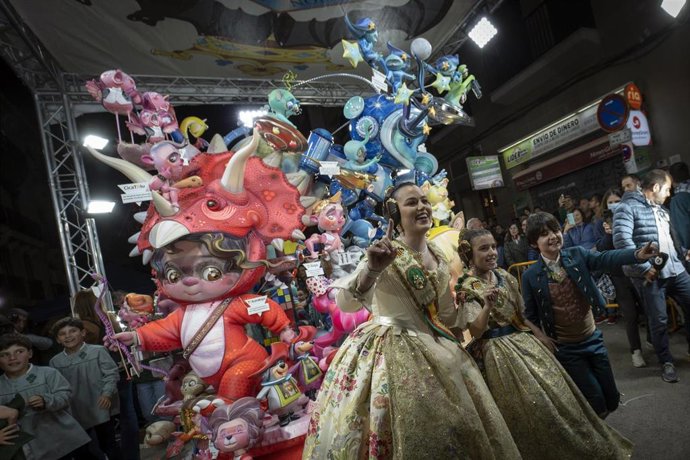 La comisión Convento Jerusalén celebra la victoria de su falla infantil en Sección Especial