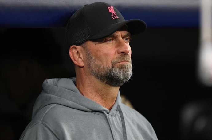 El entrenador del Liverpool, Jurgen Klopp, durante la vuelta de los octavos de final de la Liga de Campeones 2022-2023 en  el Santiago Bernabéu.