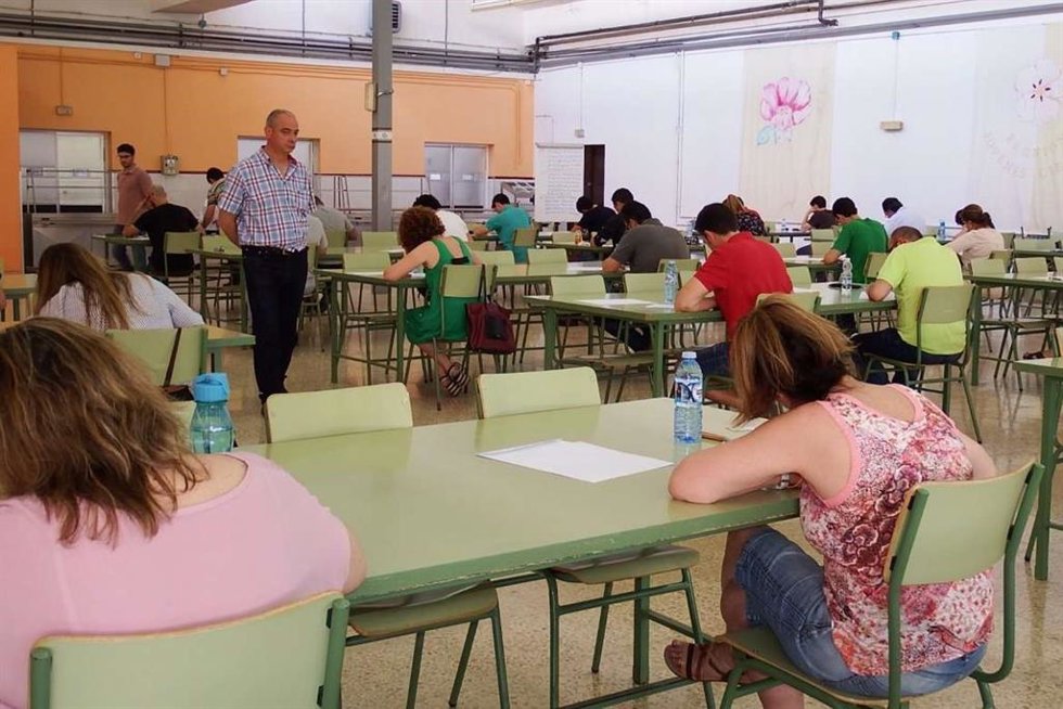 Archivo - SUST.- Educación interrumpe los plazos de la tramitación de procedimientos selectivos 