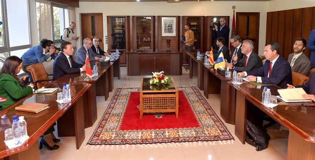 El presidente de Canarias, Ángel Víctor Torres, se reúne con el ministro de Transportes de Marruecos, Abdel Jalil, en Rabat