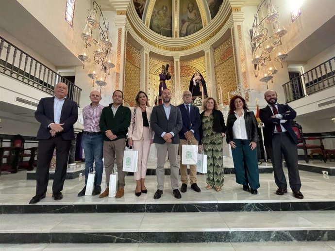 El Hospital Clínico de Málaga y la Archicofradía del Paso y la  Esperanza firman un acuerdo de hermanamiento