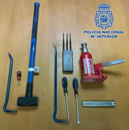 Herramientas intevenidas a los detenidos.