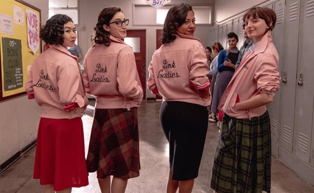 Archivo - L-R: Tricia Fukuhara as Nancy Nakagawa, Marisa Davila as Jane Facciano, Cheyenne Wells as Olivia Valdovinos and  Ari Notartomaso as Cynthia Zdunowski in Grease: Rise of the Pink Ladies episode 2, season 1, streaming on Paramount +,