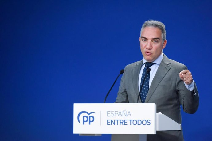 El coordinador general del Partido Popular y director de Campaña, Elías Bendodo, interviene durante una rueda de prensa tras la reunión del Comité de Campaña, en la sede del PP, a 2 de marzo de 2023, en Madrid (España). 