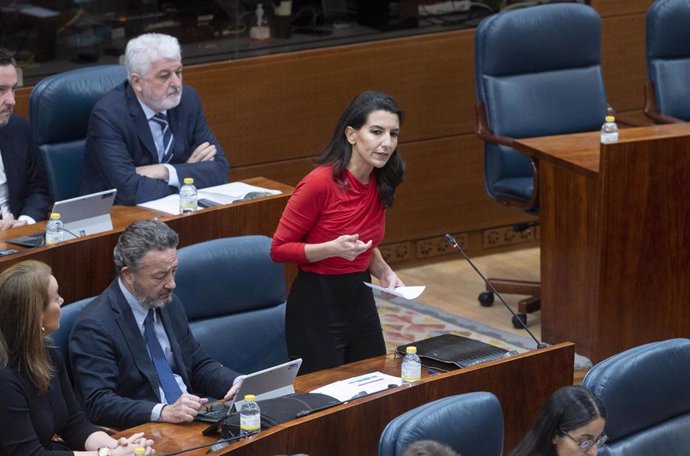 La presidenta de Vox en Madrid, Rocío Monasterio, interviene durante un pleno en la Asamblea de Madrid, a 16 de marzo de 2023