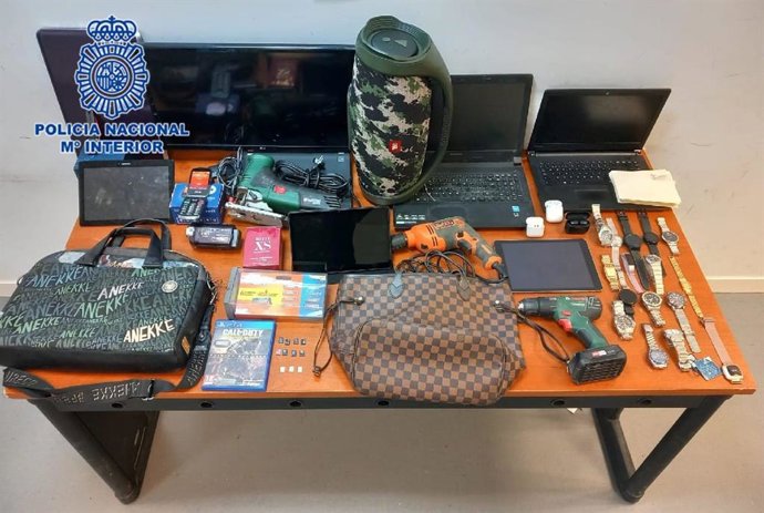 Imagen de los efectos recuperados por la Policía Nacional