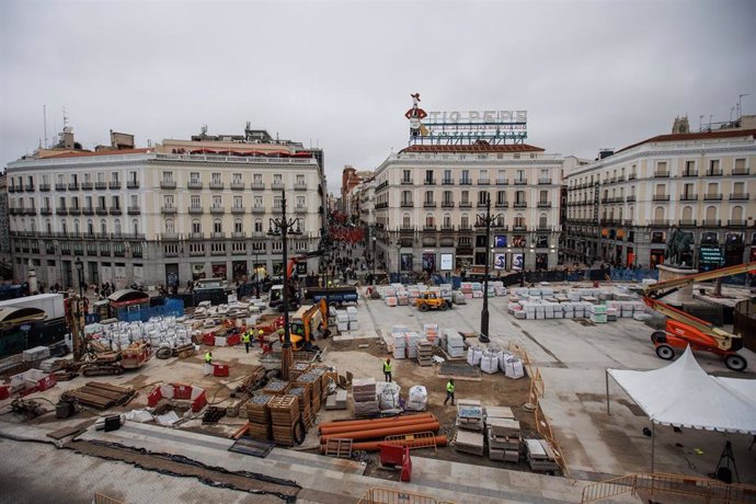 Archivo - Vista panorámica de las obras de la Puerta del Sol.