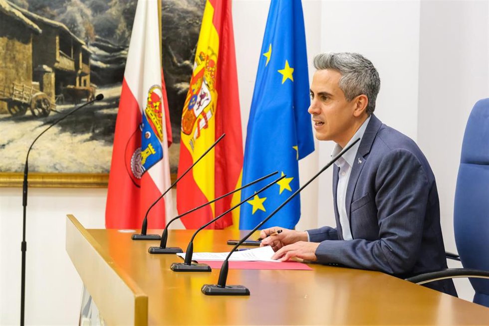 El vicepresidente y consejero de Universidades, Igualdad, Cultura y Deporte, Pablo Zuloaga, informa, en rueda de prensa, de los acuerdos de Consejo de Gobierno