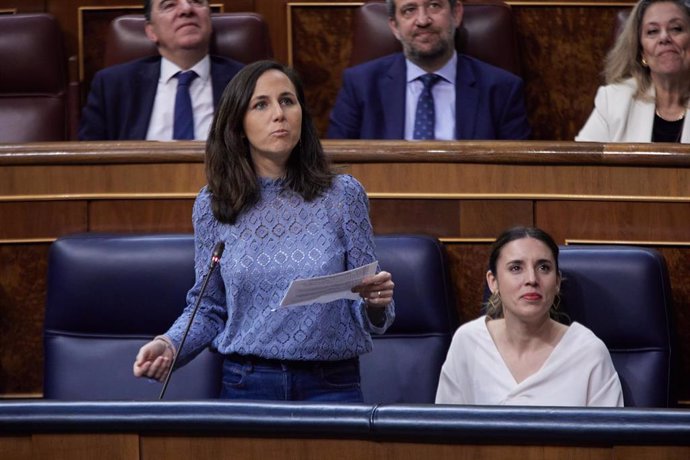 La líder de Podemos y ministra de Derechos Sociales, Ione Belarra, interviene durante una sesión plenaria en el Congreso de los Diputados, a 15 de marzo de 2023, en Madrid (España). El pleno del Congreso de los Diputados celebra hoy una sesión de contro